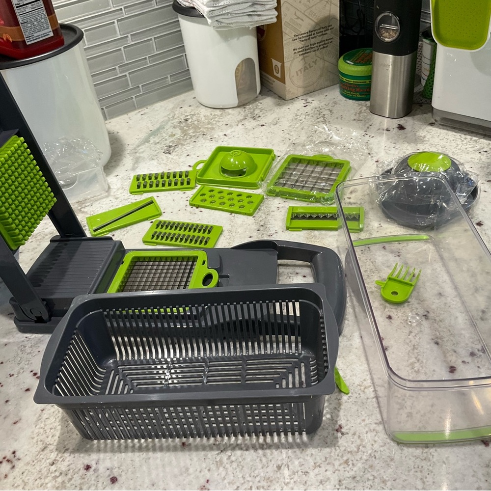 Multi-Funct Vegetable Chopper 12 in 1 Pro